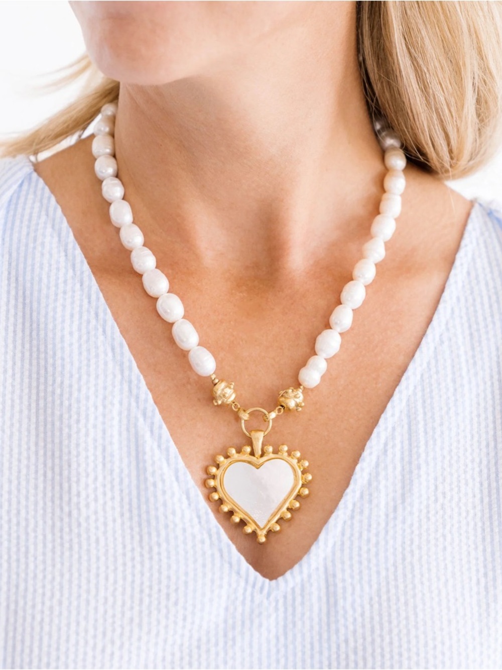 Gold Heart Pendant Pearl Necklace in White and Gold - Picture 2 of 2
